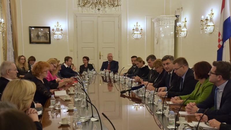 Predsjednik Vlade Plenković s predstavnicima Saveza osoba s invaliditetom 